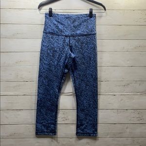 Kirkland signature blue black active crop tight SM